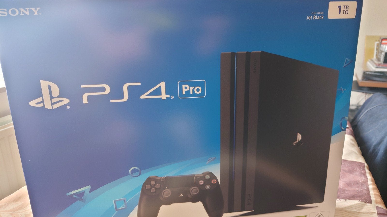PS4 Pro 1 TB met 2 TB externe harde schijf en een controller, Games en Spelcomputers, Ophalen