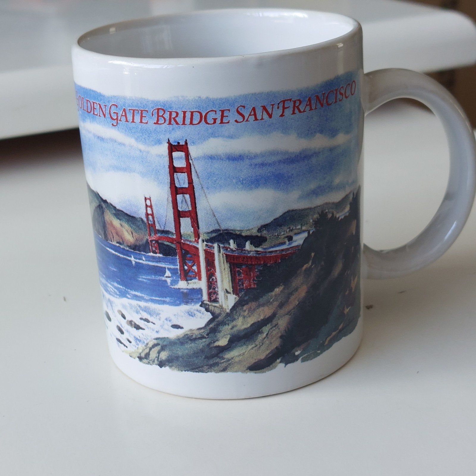 Koffiemok versierd met Golden Gate Bridge. Goede staat, Ophalen, Gebruikt, Aardewerk