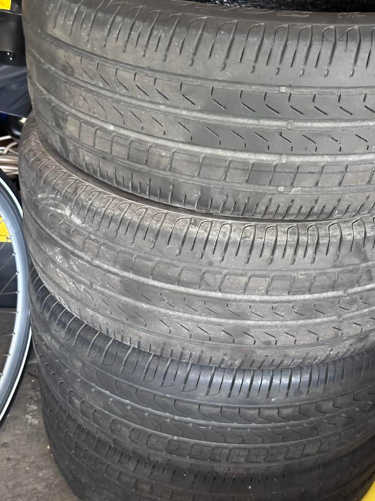 4 banden 100 euro.235/50/19, Auto-onderdelen, Banden en Velgen, Ophalen, Band(en)