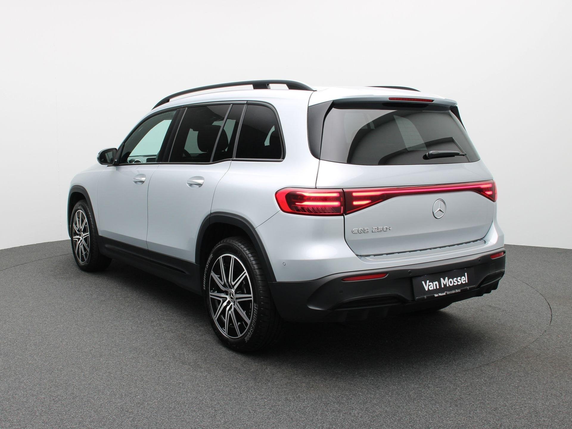 Mercedes-Benz EQB 250+ Star Edition + 7 ZITPLAATSEN + PANO D, Stof, Gebruikt, https://public.car-pass.be/vhr/66296872-3593-43e0-ae3c-1798d5f54587