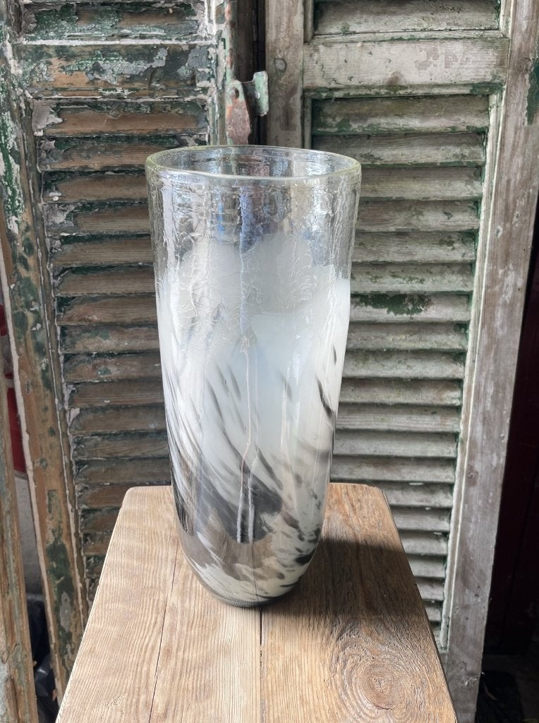 glazen vaas met zwart / wit marmer swirl, Gebruikt, Meerkleurig, 35 cm, Ophalen of Verzenden