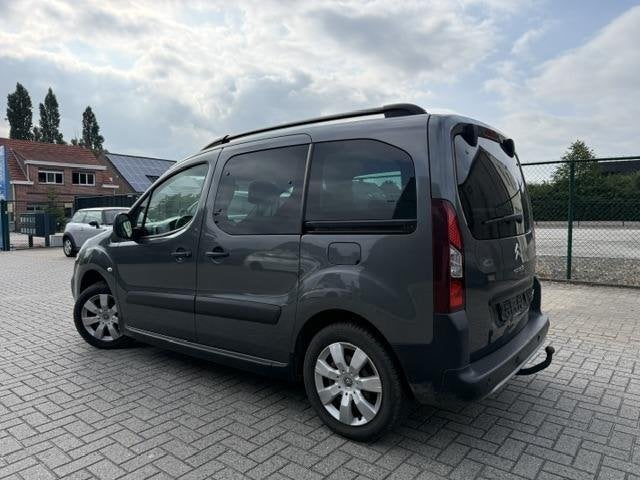 Citroën Berlingo 1.2 Benzine | Trekhaak | 5 zit | 1 JAAR GA, Auto's, Voorwielaandrijving, Monovolume, Gebruikt, 1295 kg