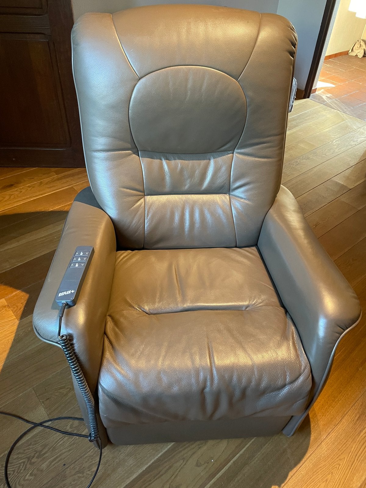 Fauteuil électrique, Huis en Inrichting, Fauteuils, Ophalen, Zo goed als nieuw, Classique, 75 tot 100 cm