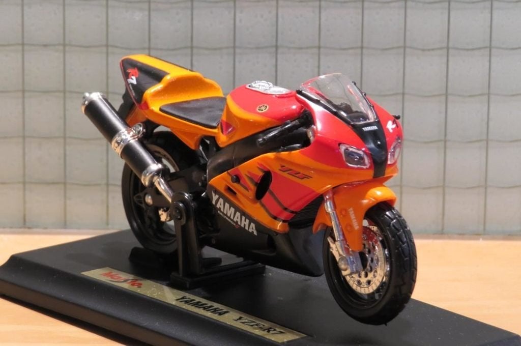 Yamaha YZF-R7 1:18, Hobby & Loisirs créatifs, Voitures miniatures | 1:18, Enlèvement ou Envoi, Neuf, Moteur, Maisto