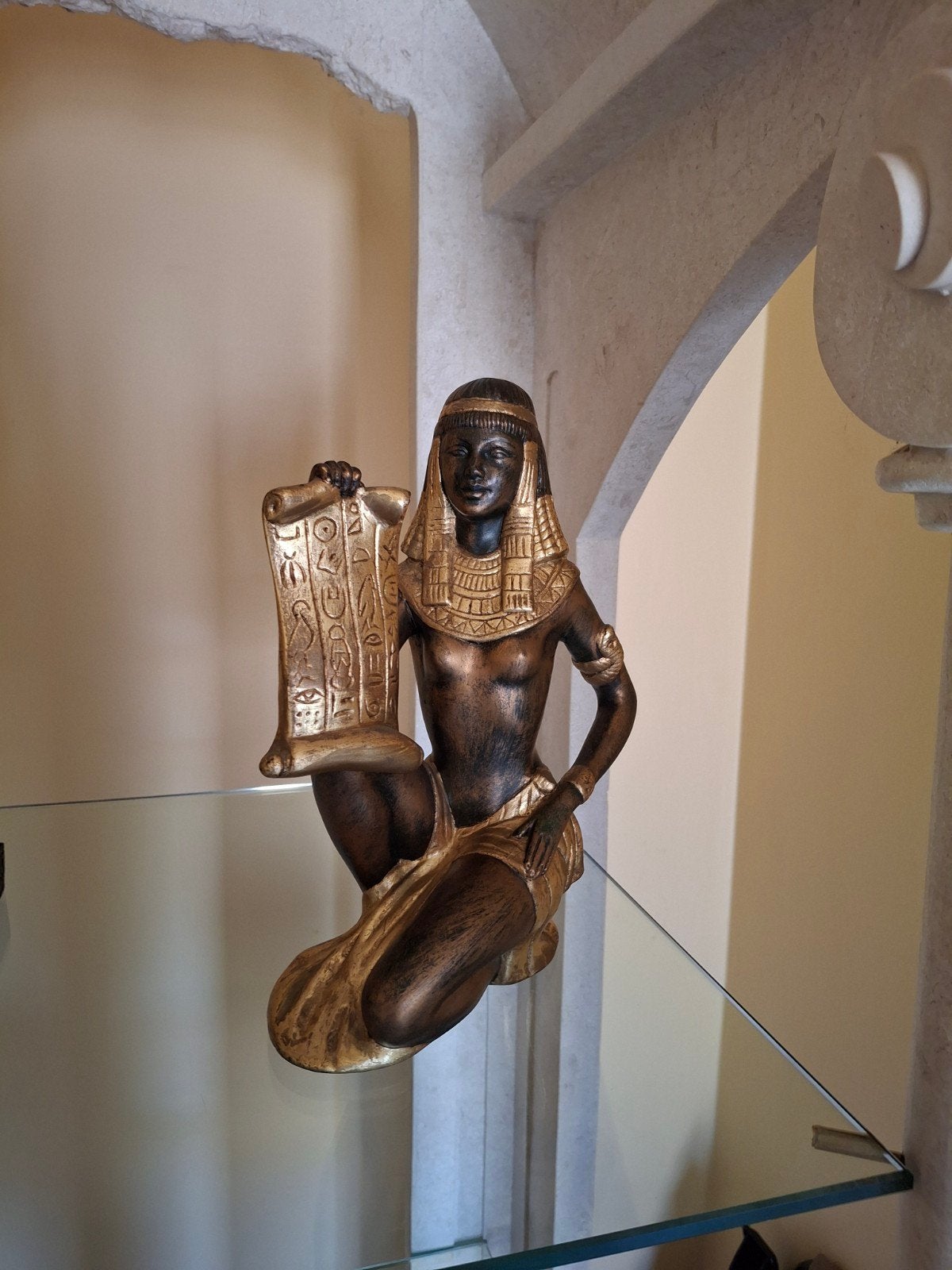 Egyptisch beeldje, Enlèvement