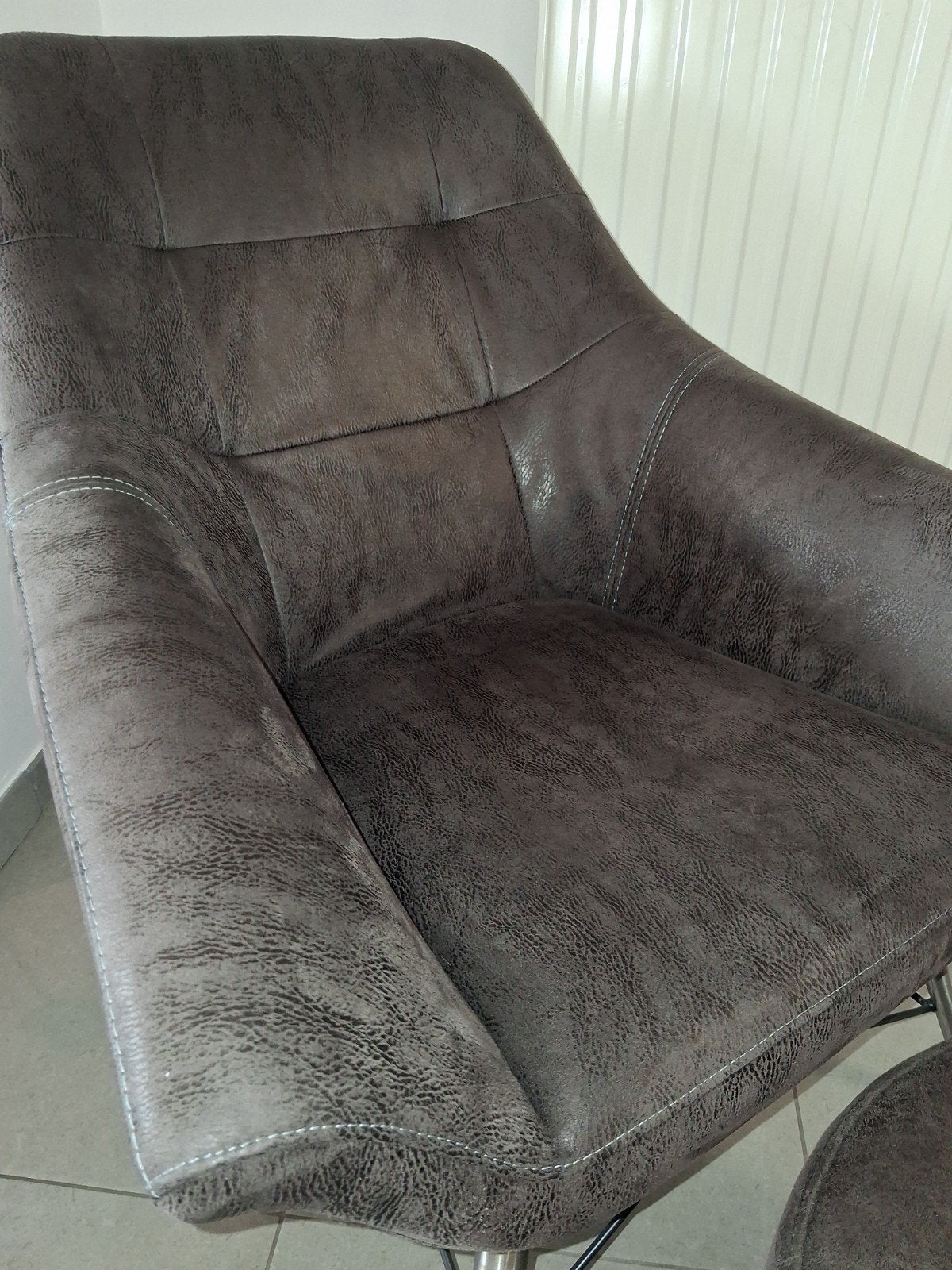 fauteuil kuipvorm van Henders & Hazel met poef, Ophalen, Zo goed als nieuw, Leer, Modern/landelijk
