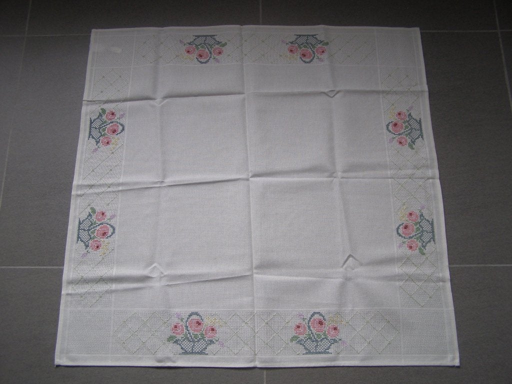 tafelkleedje met bloemenmandjes, Vierkant, Nieuw, Ophalen of Verzenden, Katoen