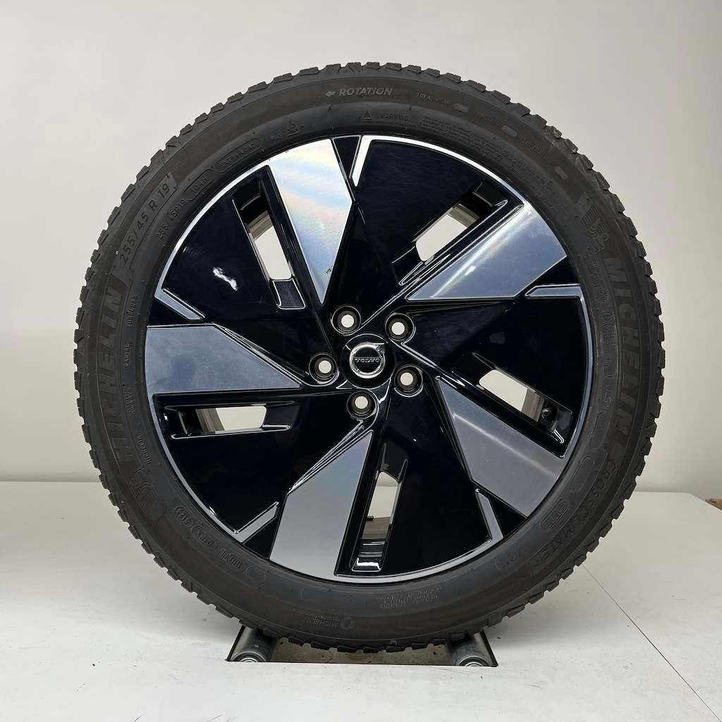 Volvo XC40 - 19 inch - winterbanden, Auto-onderdelen, Banden en Velgen, 19 inch, Gebruikt, Banden en Velgen, 235 mm