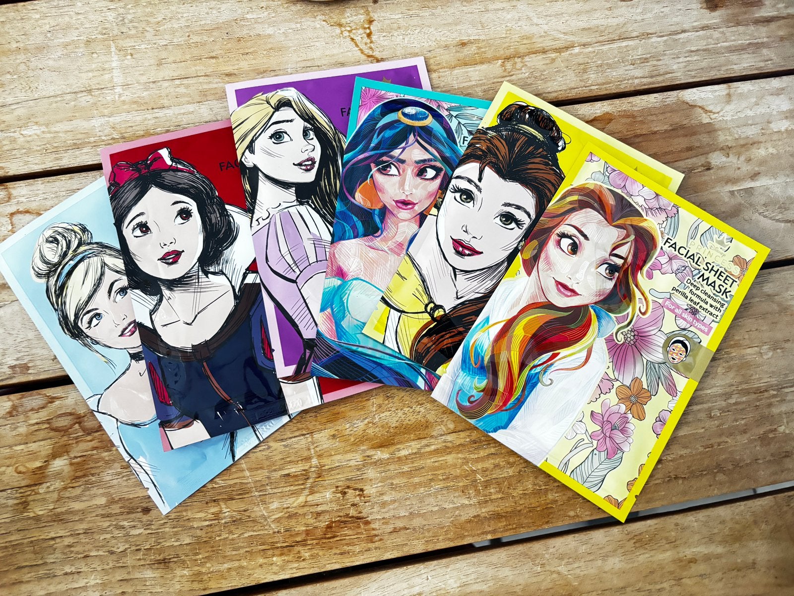 Disney princess facial sheet masks, Bijoux, Sacs & Beauté, Beauté | Soins du visage, Enlèvement, Comme neuf