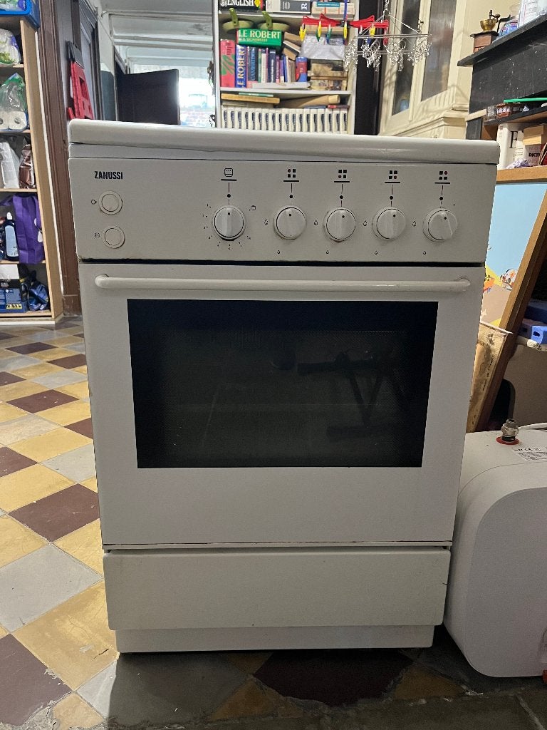 Cuisinière Zanussi gaz 4 feux + four – fonctionnelle, Electroménager, Cuisinières, Gaz, 4 zones de cuisson, Enlèvement, Utilisé