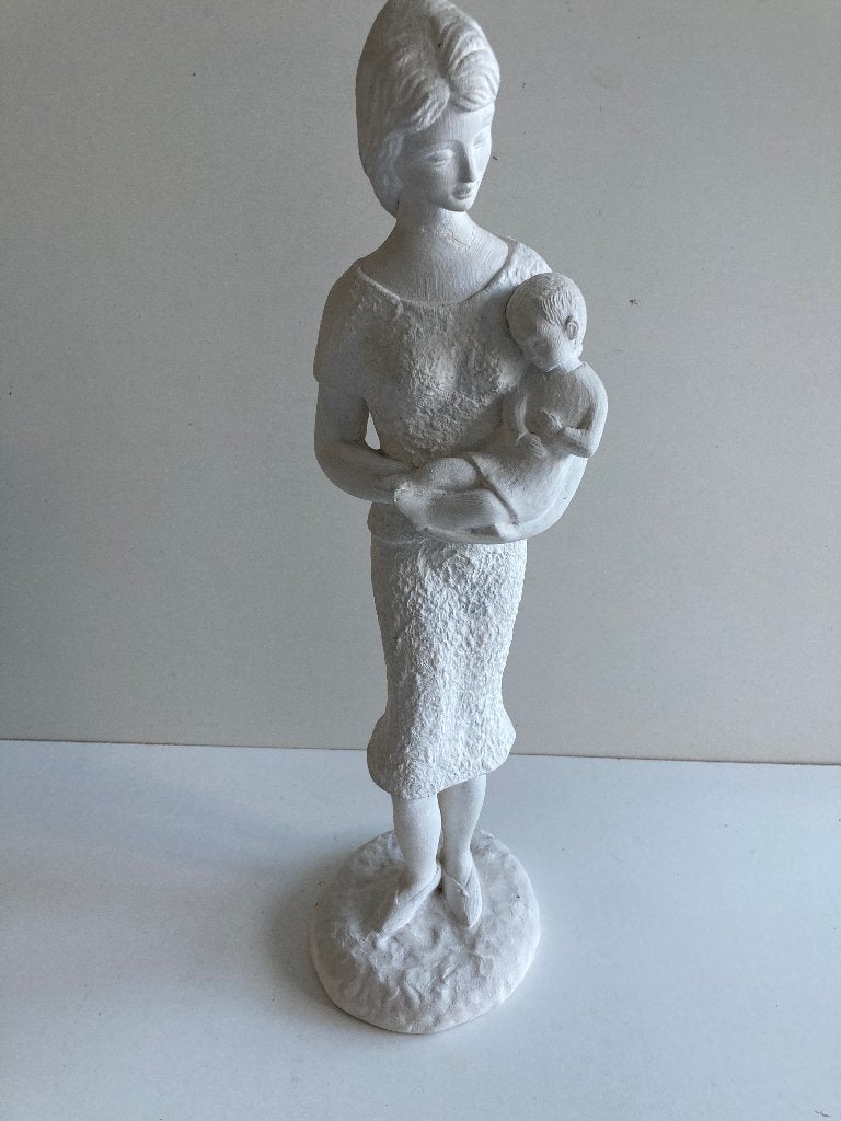Bernardini S. :Vintage getextureerd beeld van Moeder en Kind, Antiek en Kunst, Gips, Wit, Beeld, Beschilderd