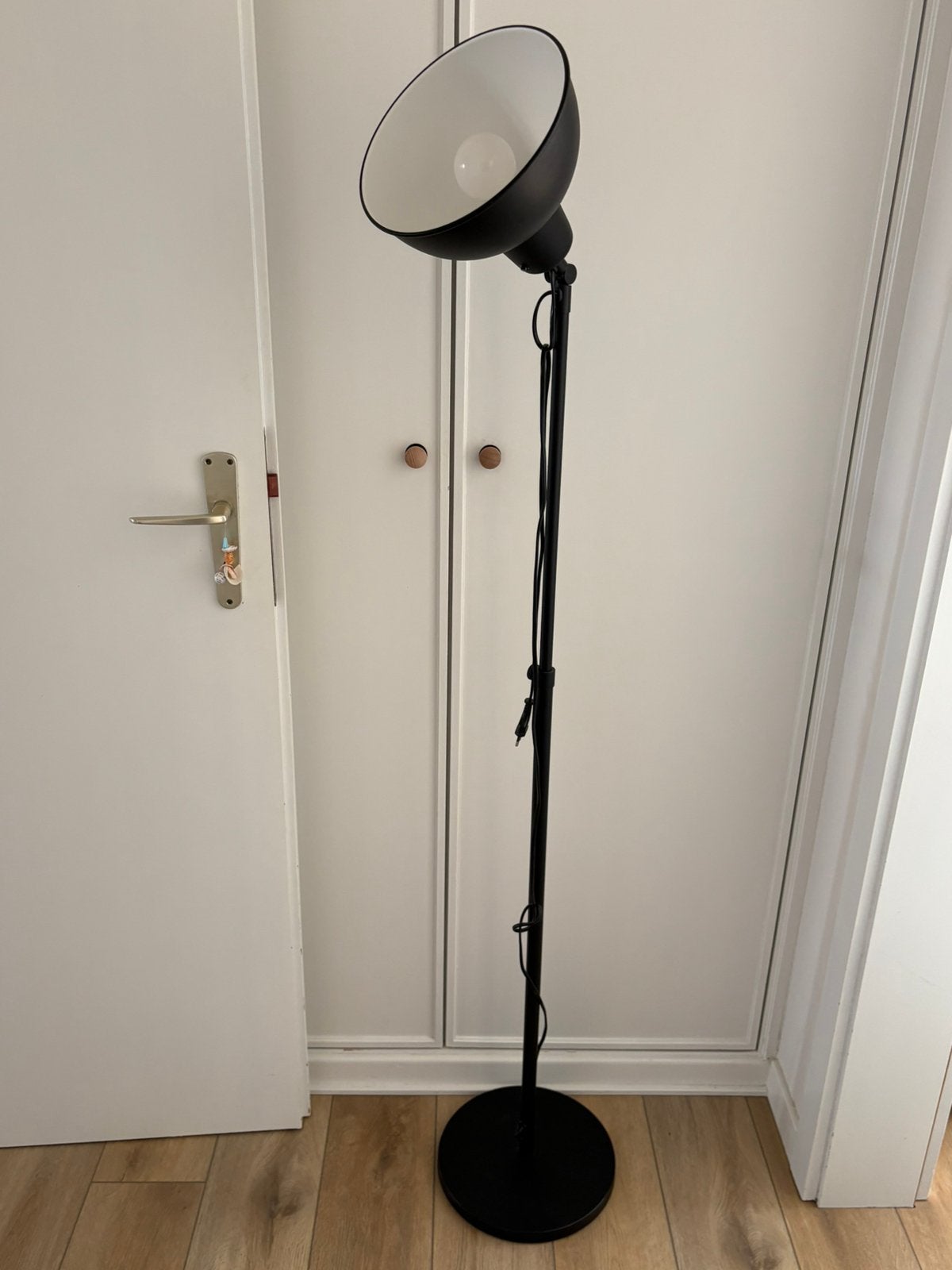 Lampe sur pieds noire IKEA modele Skurup, Ophalen, 100 tot 150 cm, E27 (groot), Zo goed als nieuw