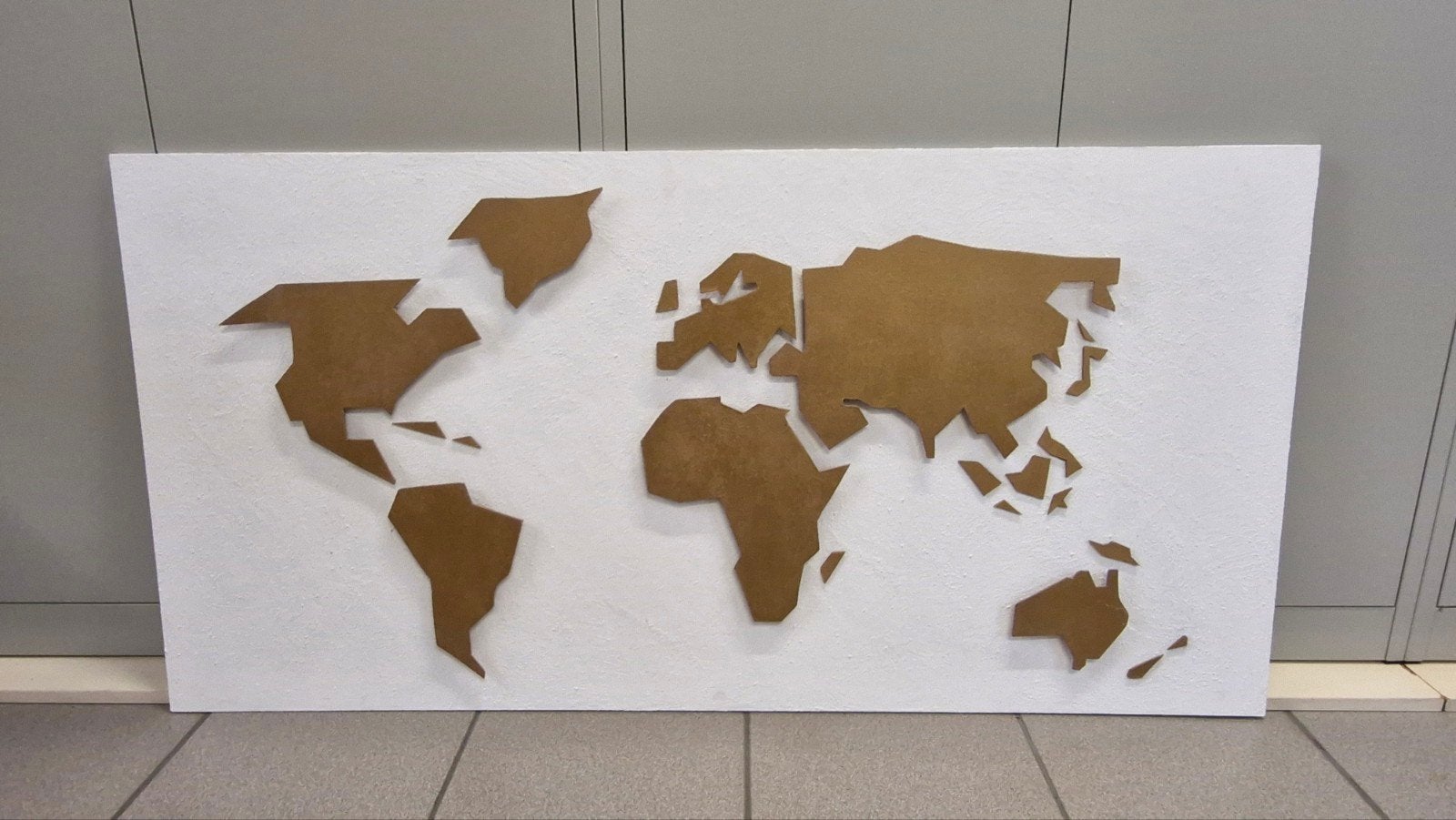 houten wereldkaart, simplistisch, modern, Huis en Inrichting, Ophalen, Hout, 60 cm, Decoratieobject