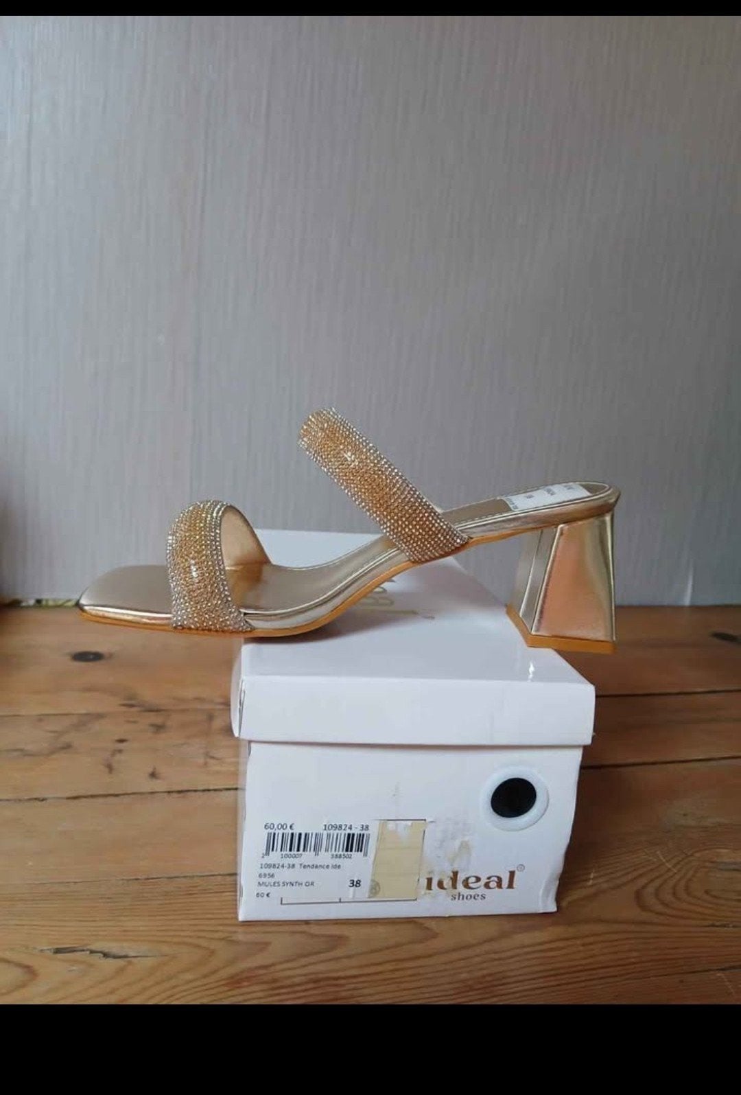 Paire de chaussures femme pointure 38 jamais portées