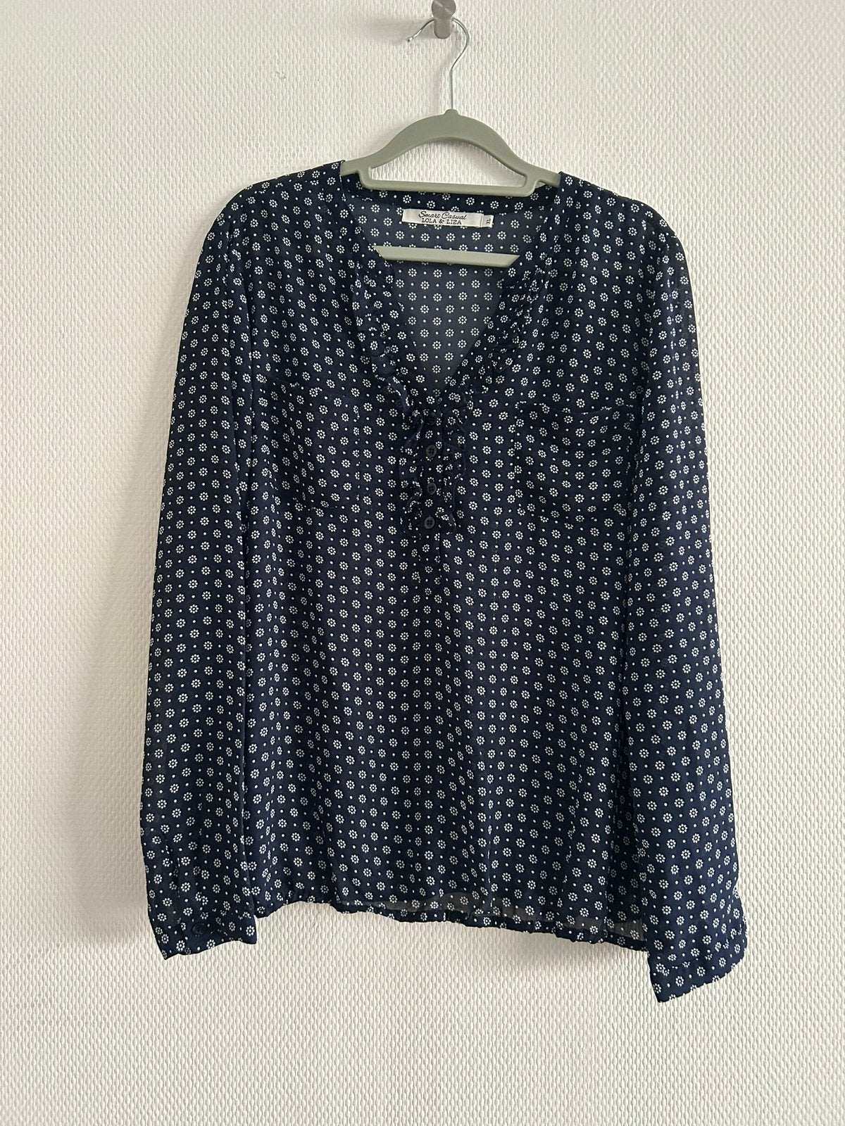 Donkerblauwe blouse lange mouwen LolaLiza maat XL, Enlèvement ou Envoi, Comme neuf, Taille 46/48 (XL) ou plus grande, Bleu