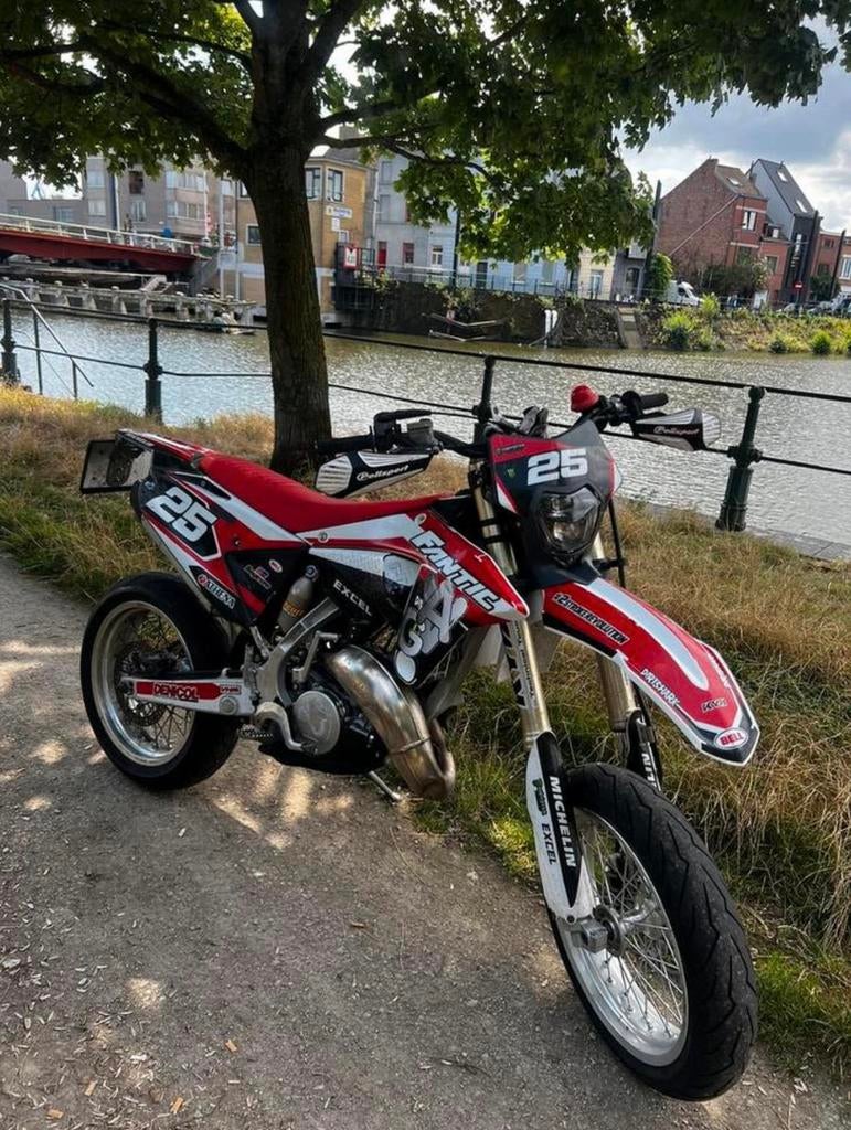 Fantic 125 A1 2t (supermoto+cross banden) 6000 koopje, Overige merken, 6 versnellingen, Nieuw, 125 cc