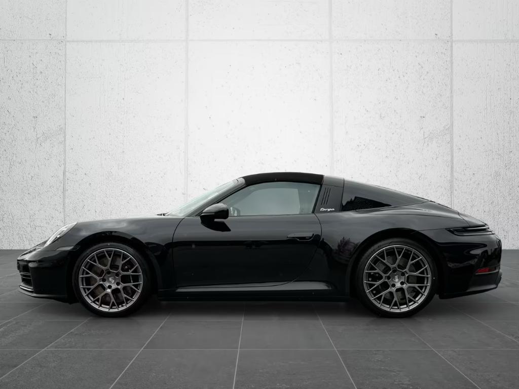 NEW MODEL 992.2 TARGA 4S 14W/LEDER/VENTZET/INNO/HDMATRI/BOSE, Auto's, Porsche, Automaat, 4 zetels, Cabriolet, Zwart