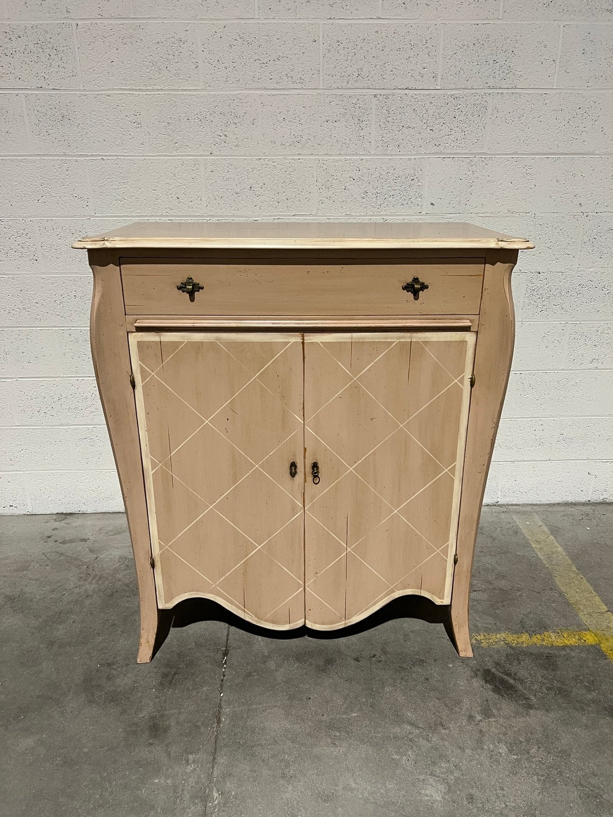 Buffet Roche Bobois – Style campagne chic shabby, Maison & Meubles, Armoires | Commodes, Enlèvement, Comme neuf