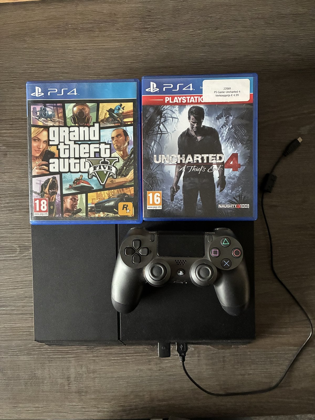 PS4 avec manette et 2 meilleurs jeux : GTA V et Uncharted 4, Enlèvement ou Envoi, Avec 1 manette, Comme neuf, 1 TB