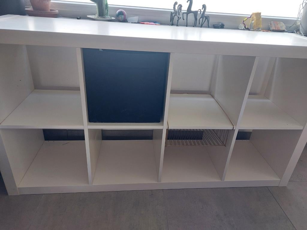 Ikea kallax kast met mand en hangrekje, Maison & Meubles, Armoires | Armoires murales, Enlèvement