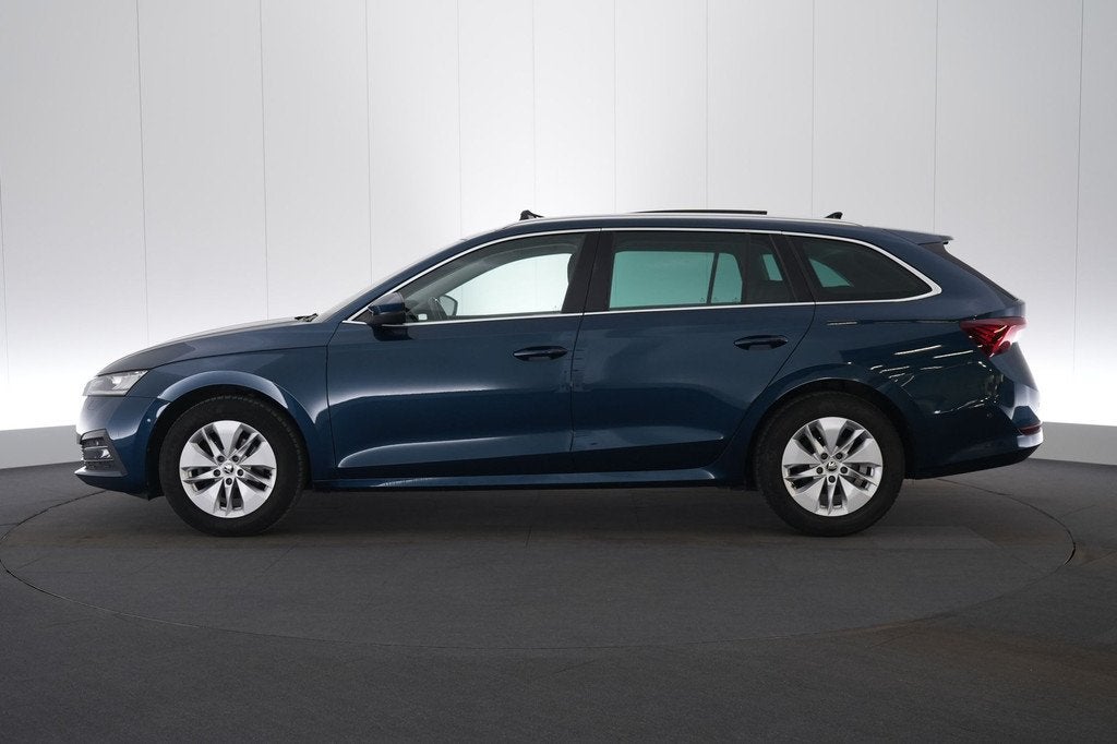 (2BFJ281) SKODA OCTAVIA COMBI, 121 g/km, Achat, Entreprise, Carnet d'entretien