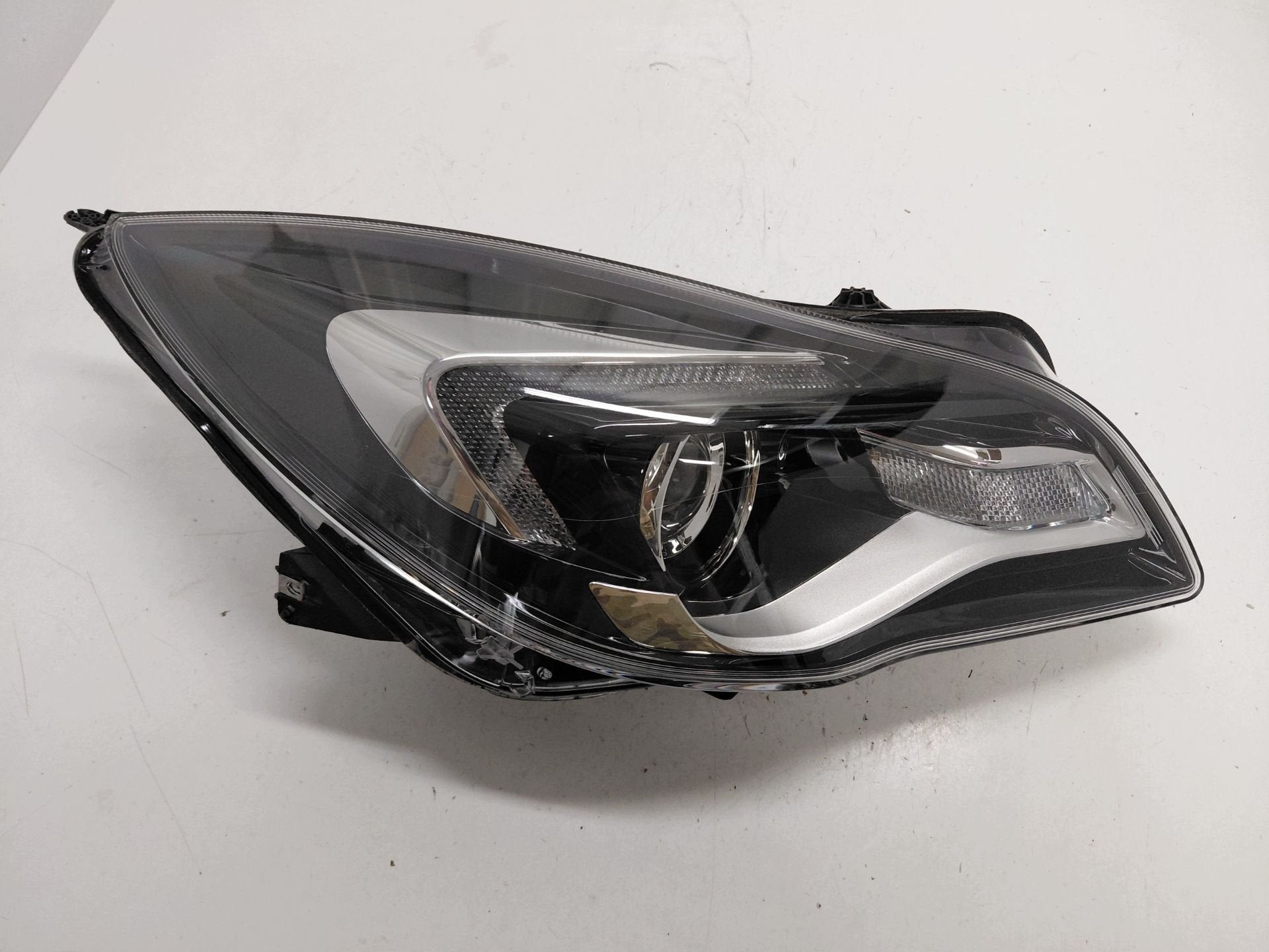 Phare avant droit Opel Insignia A Lift 39031209, Autos : Pièces & Accessoires, Opel Automobile GmbH, Opel, Bahnhofsplatz 1
65423  Russelsheim am Main, DE