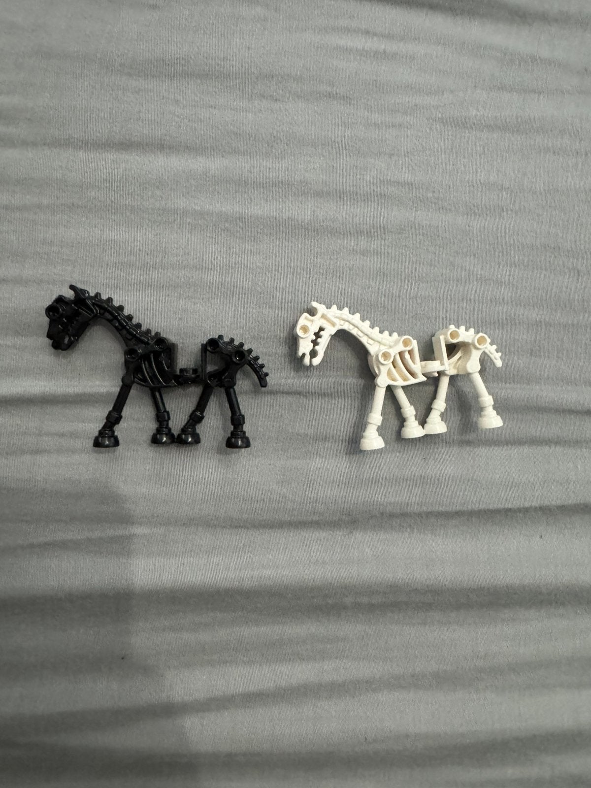 2 skeleton paarden, Kinderen en Baby's, Overige thema's, Lego, Accessoire, Ophalen of Verzenden