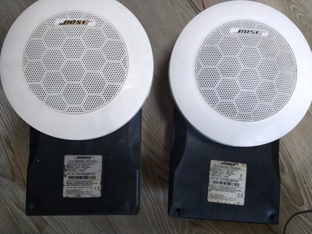 BOSE 131 marine speakers, Audio, Tv en Foto, Luidsprekerboxen, Ophalen, Zo goed als nieuw, Bose, Center speaker