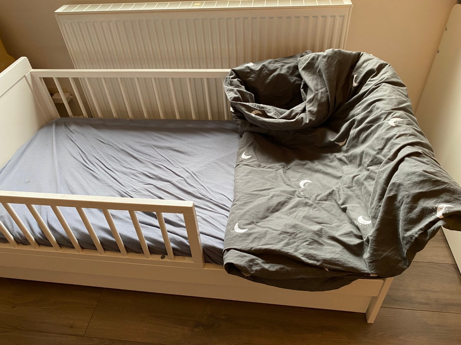 Peuterbedje 145/75cm met toe behoren (matras, overtrekken), Kinderen en Baby's, Ophalen, Gebruikt, 70 tot 85 cm, 140 tot 160 cm