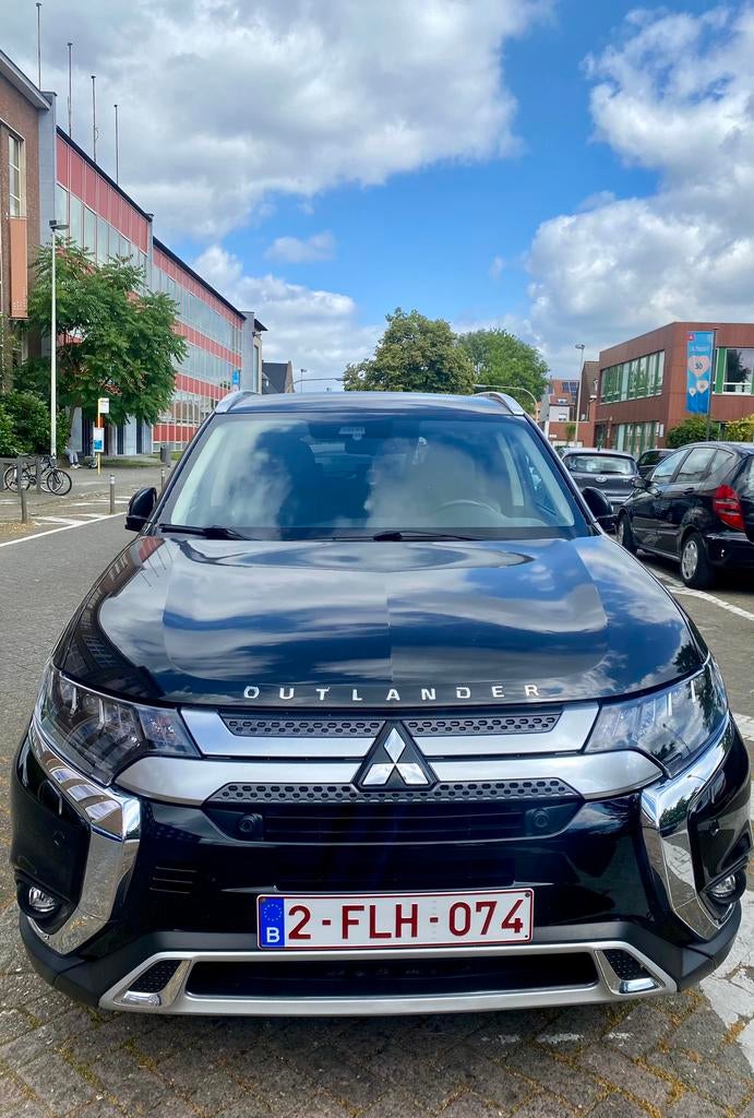 Mitsubishi Outlander 2020 te koop 6 + 1 plaatsen, Auto's, Automaat, 4 deurs, Outlander, Bedrijf
