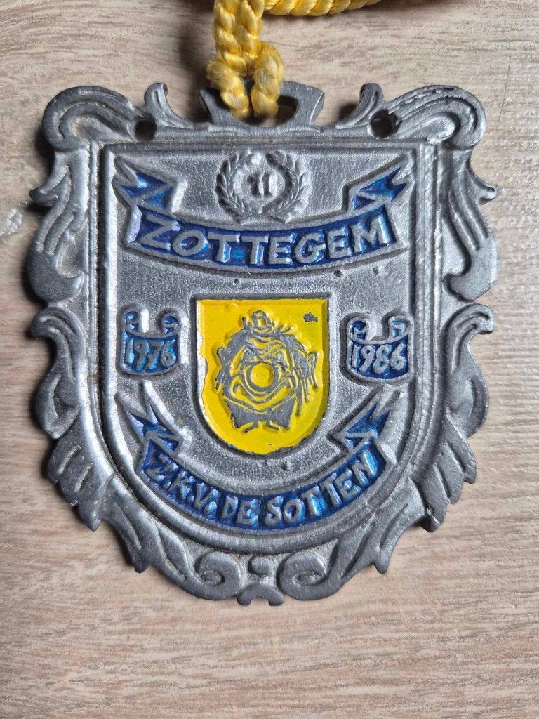 Carnaval medaille Zottegem Z.K.V. De Sotten 1976 - 1986, Ophalen of Verzenden