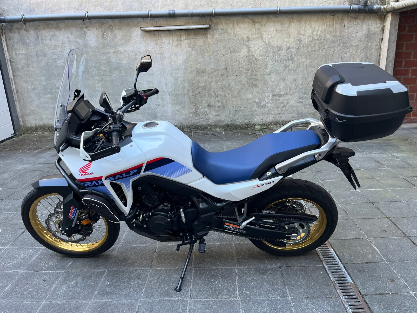 Honda transalp 750, Particulier