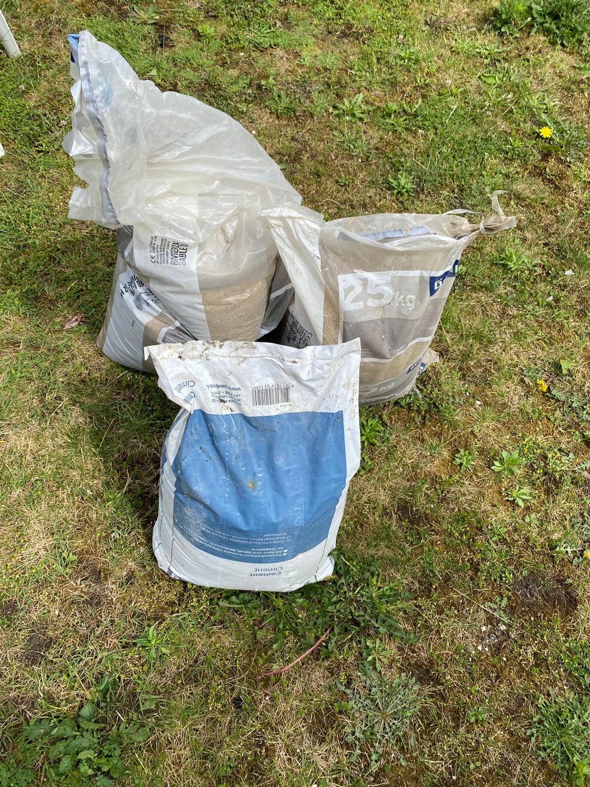 Gratis zand en cement, Ophalen, Zo goed als nieuw