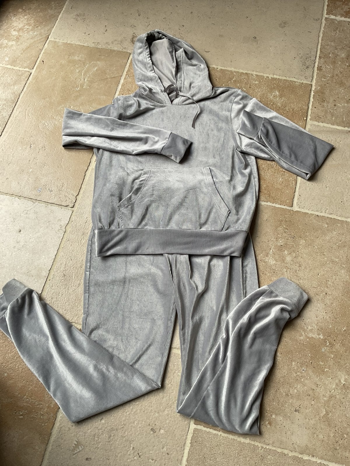 Nouvelle taille d'entraînement 40, Vêtements | Femmes, Homewear, Enlèvement ou Envoi, Neuf, Taille 38/40 (M), Gris