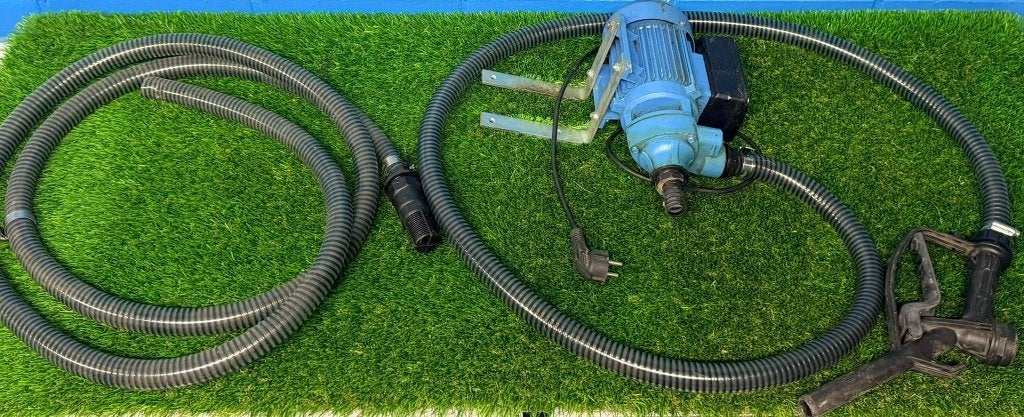 Elektrische zelfaanzuigende pomp met slangen WEGS / KG 115, Auto diversen, Ophalen, Zo goed als nieuw