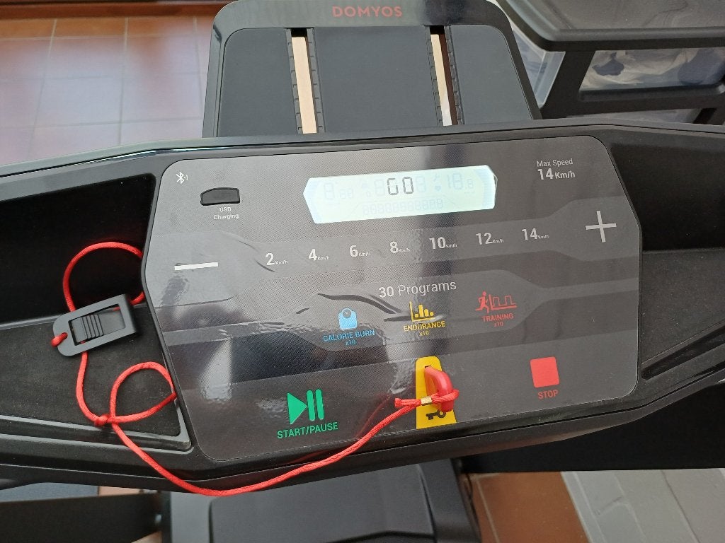 Domyos Run100E loopband – bijna nieuwstaat, Sport en Fitness, Fitnessapparatuur, Ophalen, Zo goed als nieuw, Kunststof, Loopband