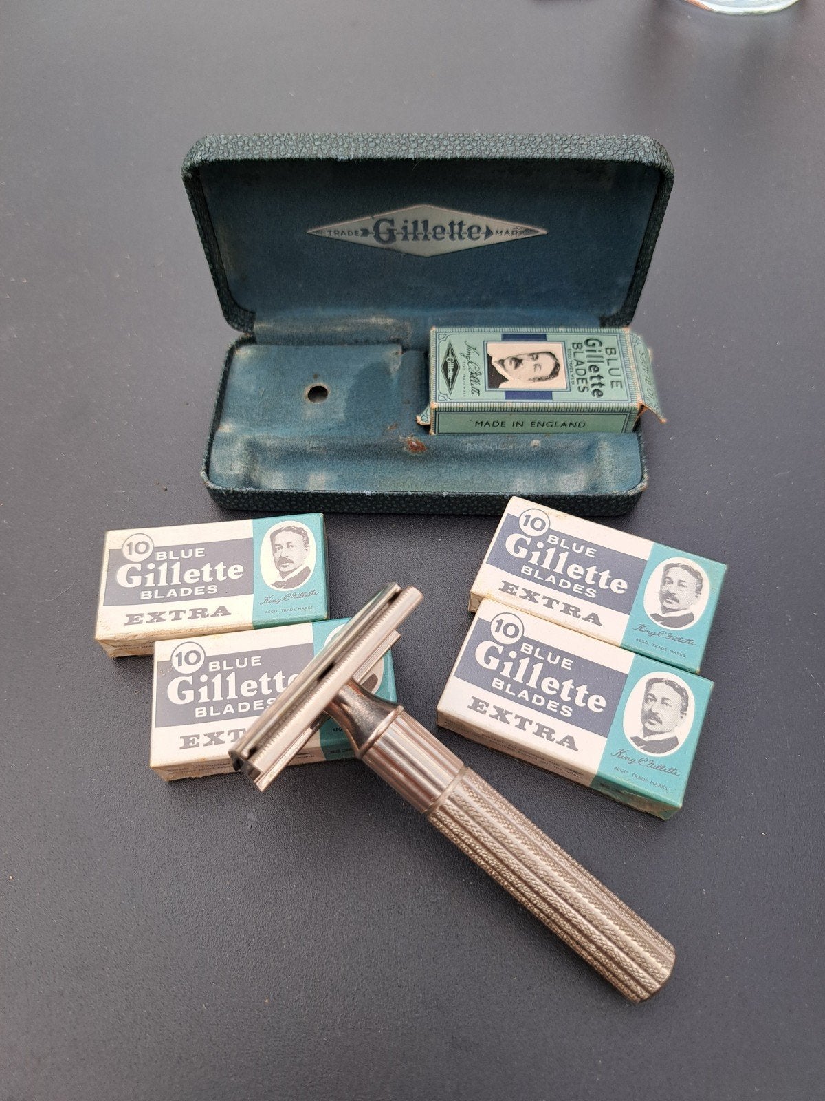Kit de rasage de voyage Gilette, Enlèvement