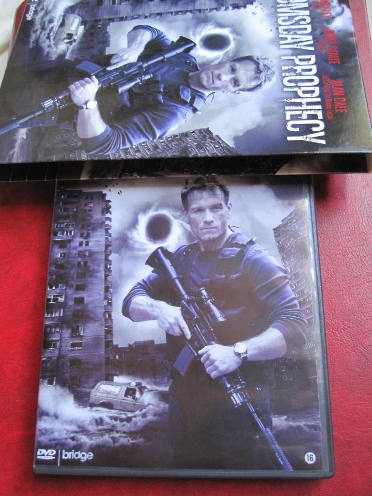 Doomsday Prophecy (2011) dans un étui coulissant spécial, CD & DVD, DVD | Action, Action, Enlèvement ou Envoi, Coffret, Comme neuf
