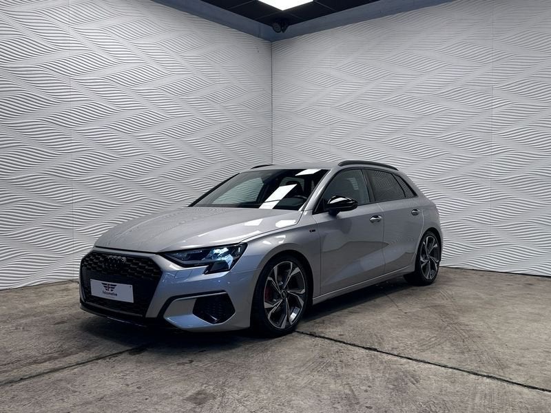 Audi A3 Sportback 30 TFSI*S-LINE*CARPLAY*SPORTZETELS*LED*, Auto's, Voorwielaandrijving, Stof, Gebruikt, 127 g/km