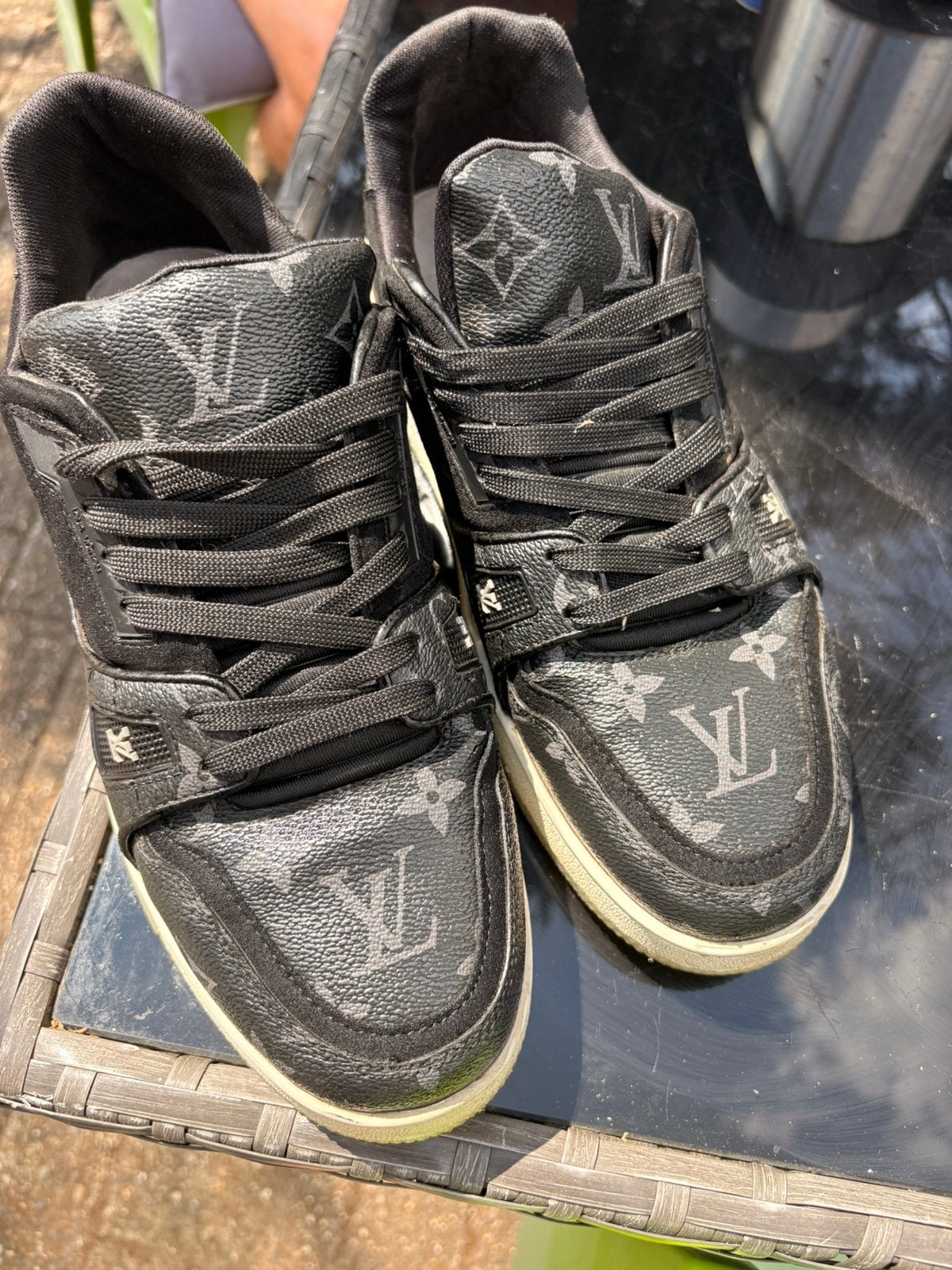 Luis vuitton schoenen aangekocht 1300 euro zeer proper biede, Sports & Fitness, Basket, Enlèvement, Comme neuf, Chaussures