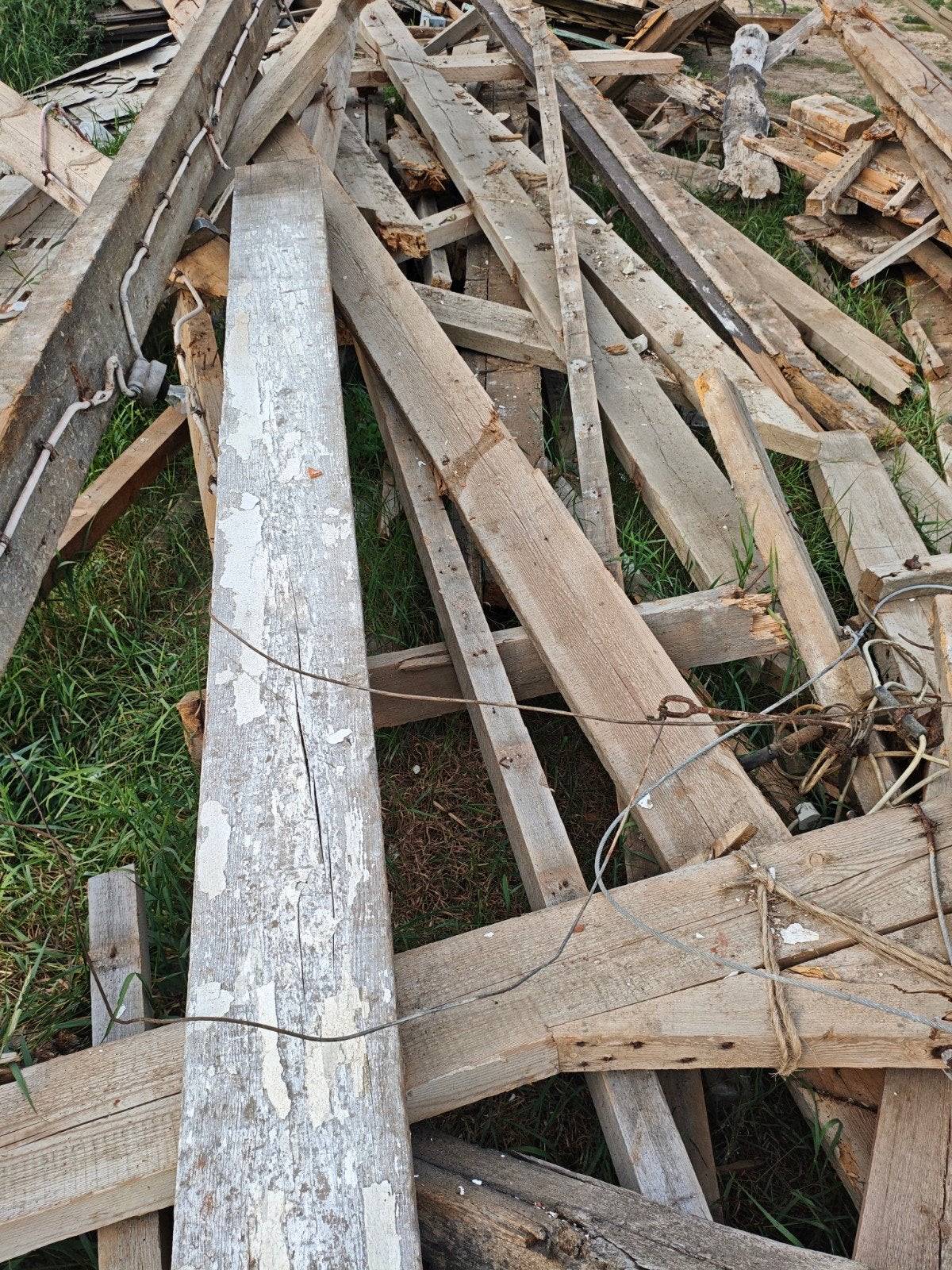 gratis hout, van afbraak schuur, Enlèvement