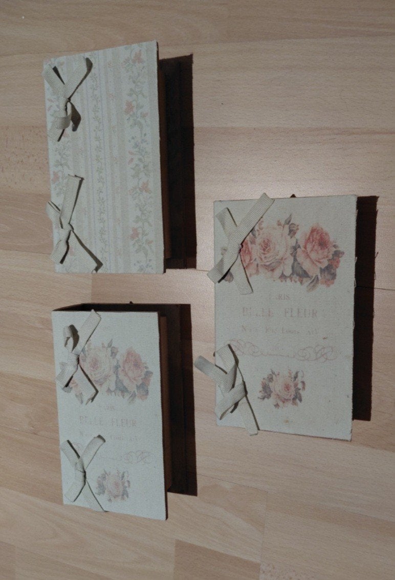 belles boîtes, 18 x 11 cm.. très bon état, Enlèvement ou Envoi