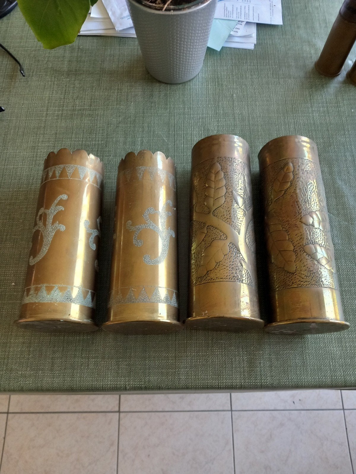 Lot lege Duitse gesculpteerde 7,7cm Hulzen WO1, origineel, Verzamelen, Militaria | Algemeen, Ophalen of Verzenden, Landmacht, Hulzen of Bodemvondsten