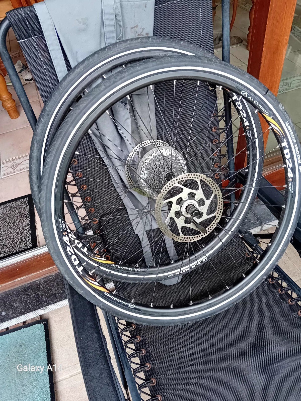 Belle roues complète Alexrims td 24, Vélos & Vélomoteurs