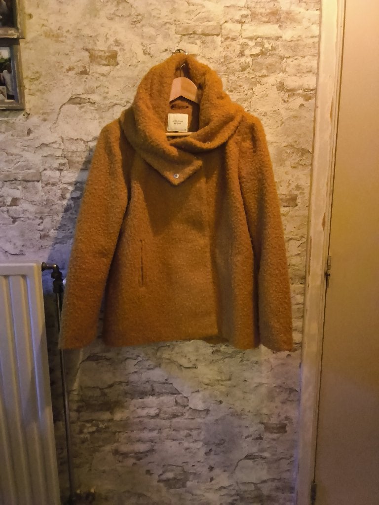 Okergele herfst/winterjas, Kleding | Dames, Maat 38/40 (M), Jaqueline du Young, Overige kleuren, Ophalen of Verzenden