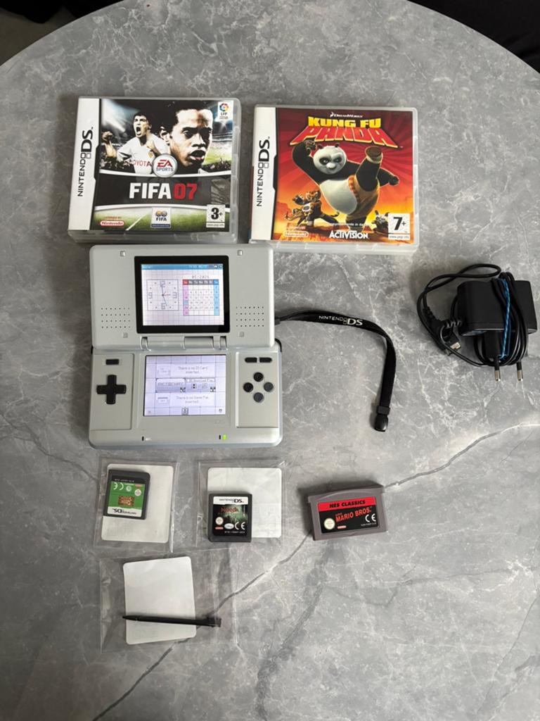 Nitendo Ds Met 5 games, Ophalen, Zo goed als nieuw