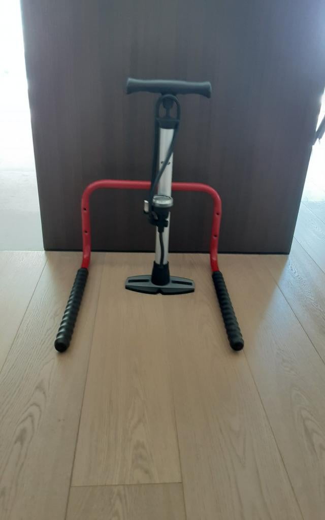 Fiets ophangbeugel en fietspomp, Ophalen