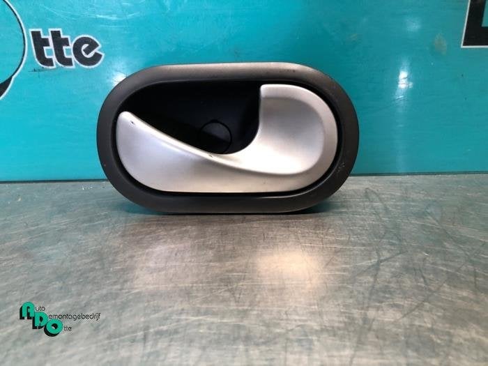 Poignée portière 2portes droite d'un Renault Twingo (Twing, Renault, -, 3 mois de garantie, Utilisé