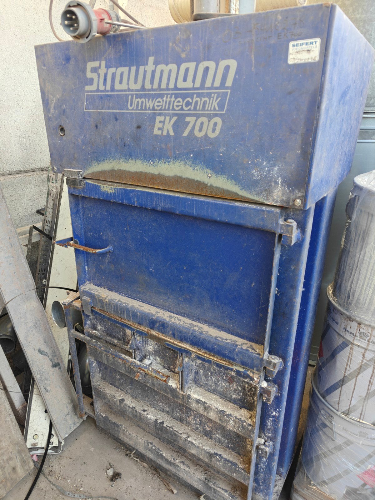 Strautmann EK700, Enlèvement