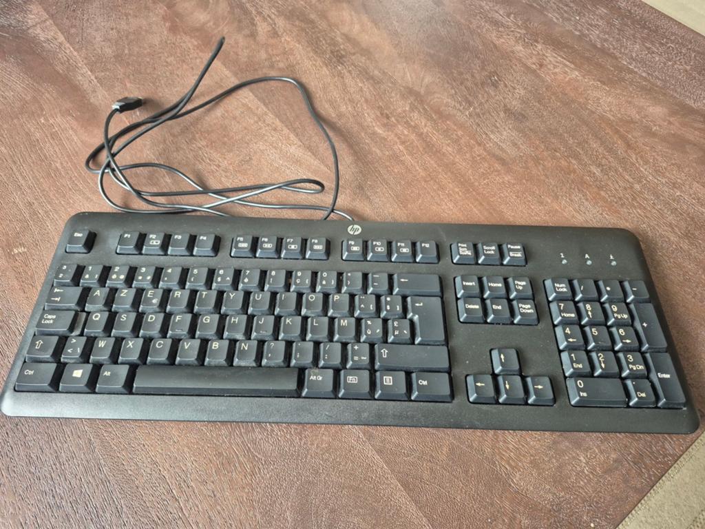 Diverse handige spullen te koop – alles in goede staat, Computers en Software, Toetsenborden, Ophalen, Azerty